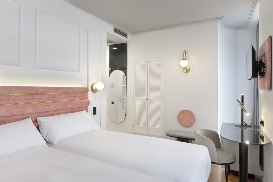 Comfort Twin Room | Minibar, in-room safe, desk, free WiFi