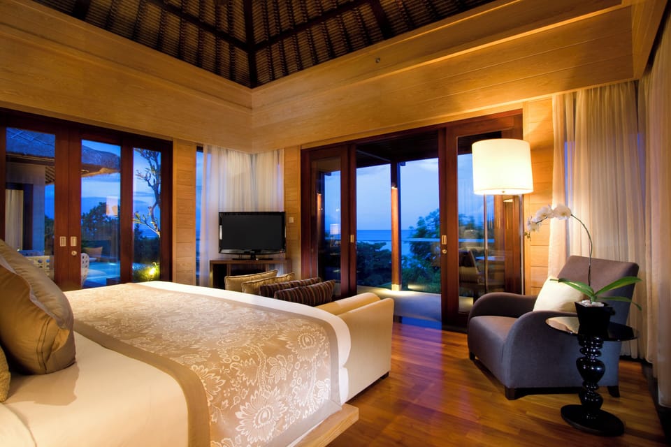 Suite, 1 Double Bed, Kitchenette | Premium bedding, minibar, in-room safe, individually furnished