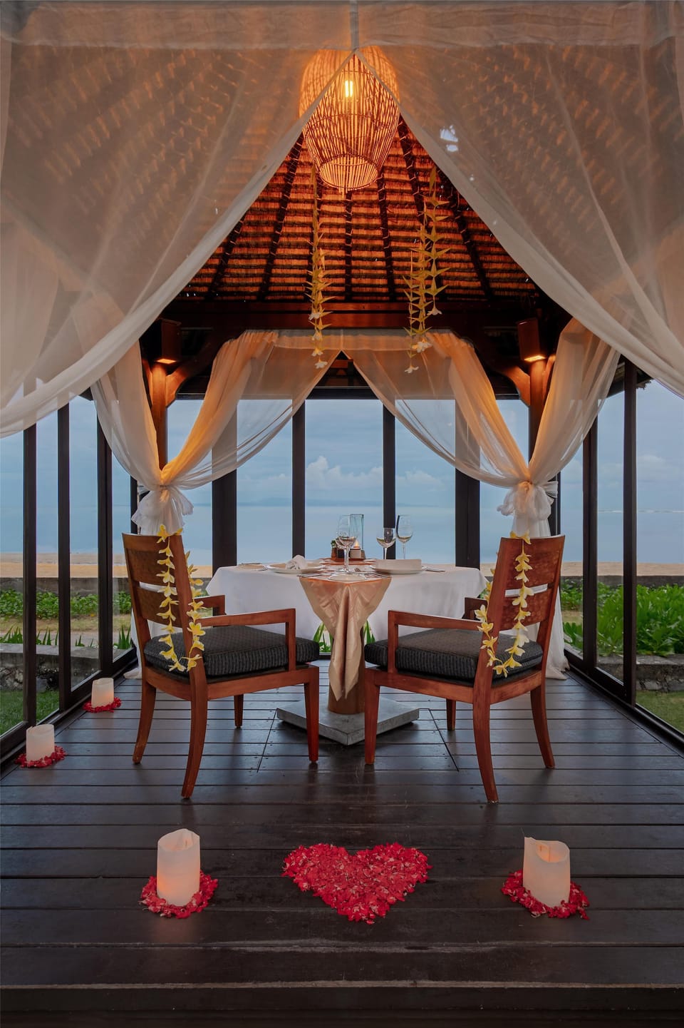 3 restaurants, breakfast, lunch, dinner served; Indonesian cuisine