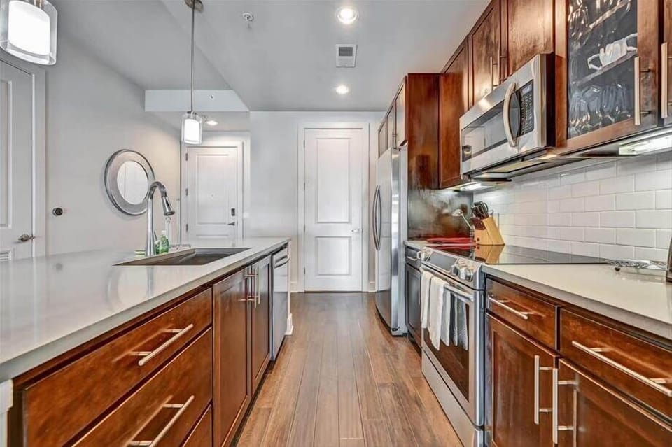 Midtown Atlanta 1 Bedroom Kitchen
