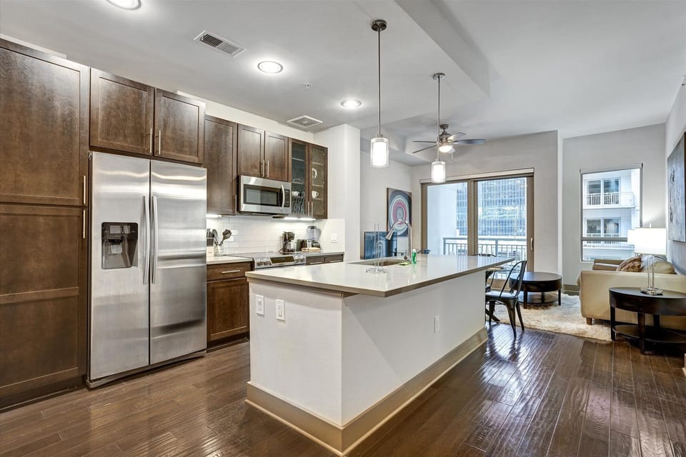 Midtown Atlanta 1 Bedroom Kitchen