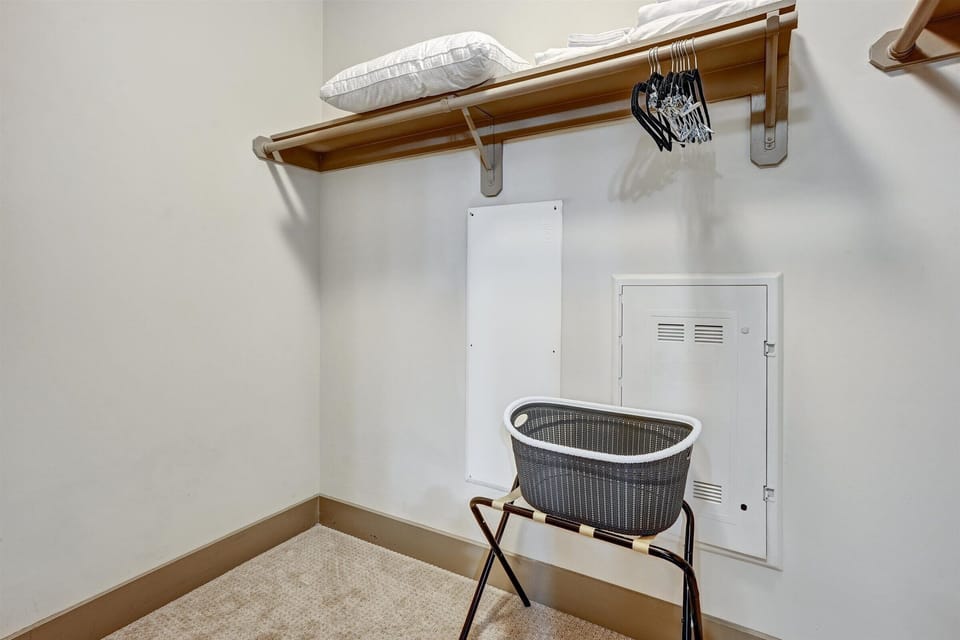 Midtown Atlanta 1 Bedroom Bedroom 1 Closet