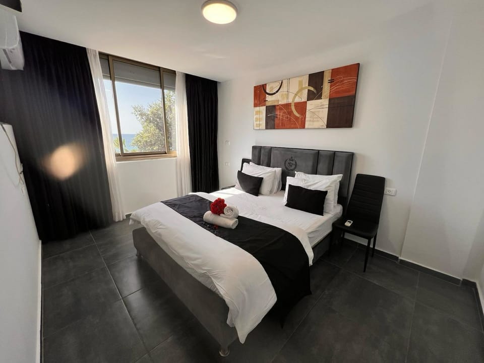 In-room safe, desk, blackout drapes, soundproofing