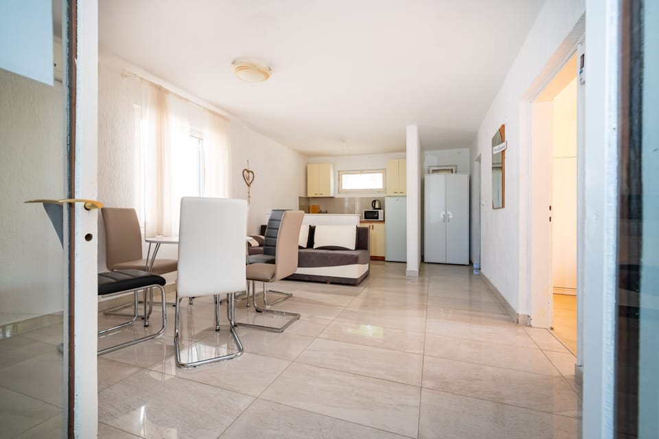 Apartment, 2 Bedrooms, Balcony, Garden View | Interior