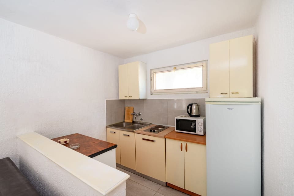 Apartment, 2 Bedrooms, Balcony, Garden View | Private kitchen