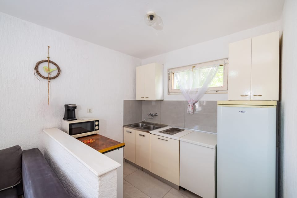 Apartment, 2 Bedrooms, Balcony, Garden View | Private kitchen
