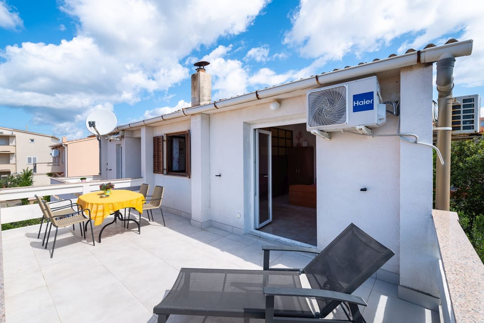 Apartment, 1 Bedroom, Balcony, Garden View | Outdoor dining