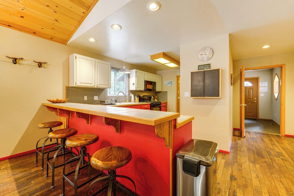 Kitchen | Dishwasher | Drip Coffee Maker | Spices