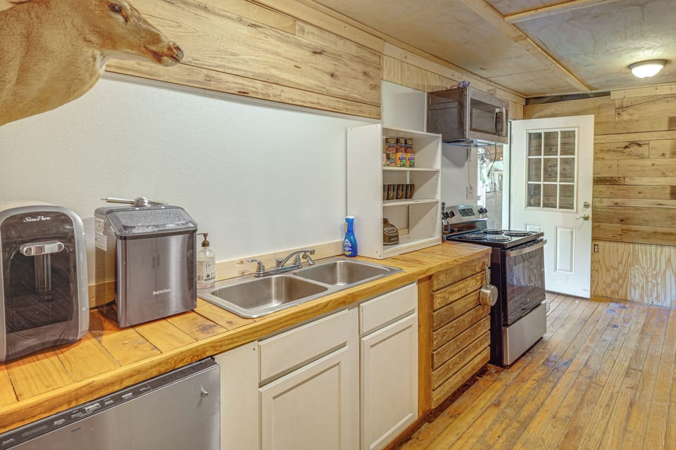 Kitchen (Main Cabin) | Refrigerator