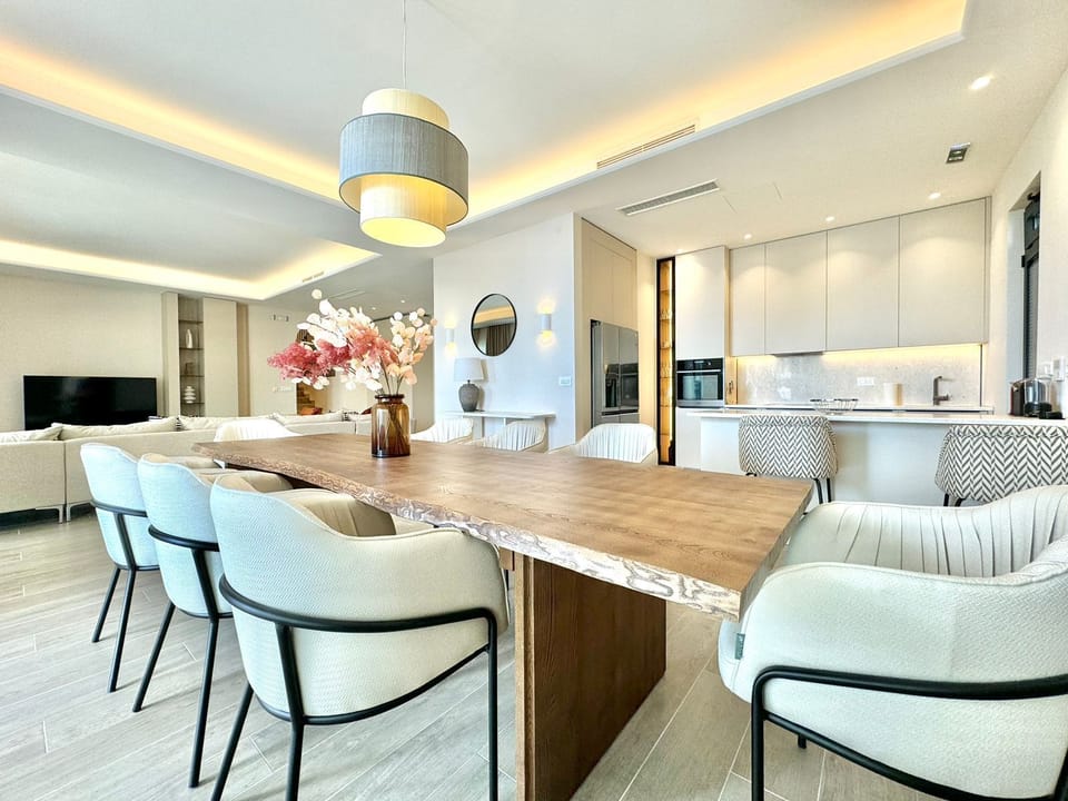 Luxury Apartment, Sea View | Private kitchen | Cookware/dishes/utensils, paper towels