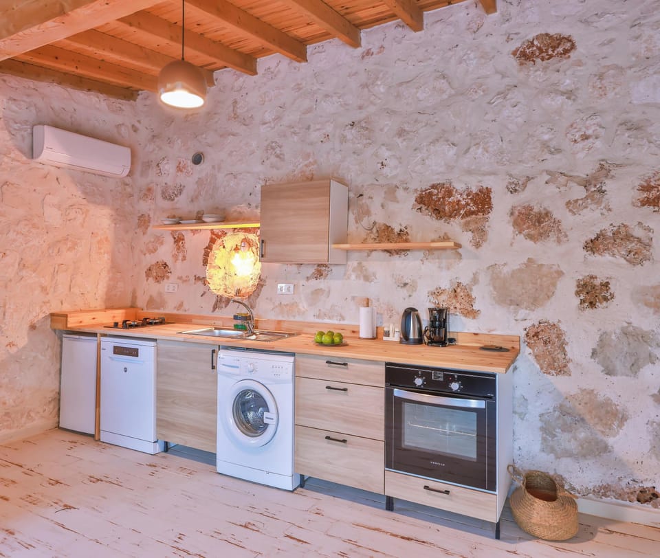 Exclusive House | Private kitchen | Fridge, stovetop, coffee/tea maker, electric kettle