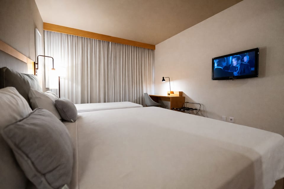 Minibar, free WiFi, bed sheets