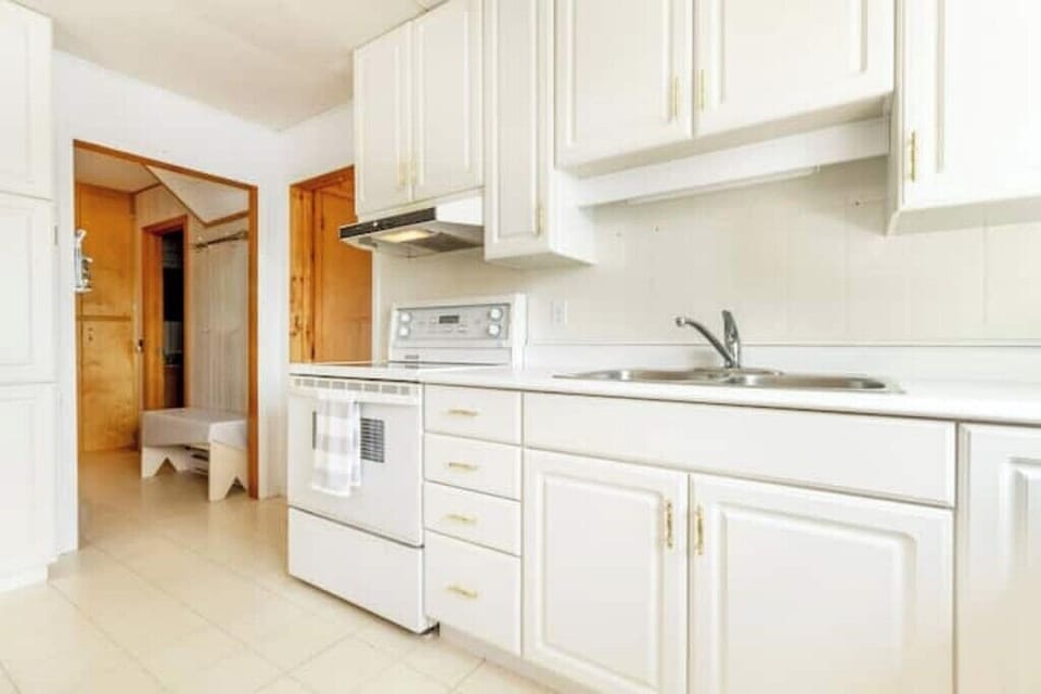 main floor kitchen.  gentle with oven door.  double sink, be respectful please.