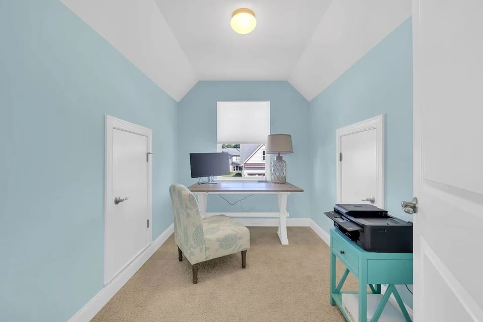 Upstairs Office or Baby Area Attached to Upstairs King 