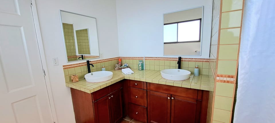 Family House | Bathroom | Shower, rainfall showerhead, free toiletries, towels
