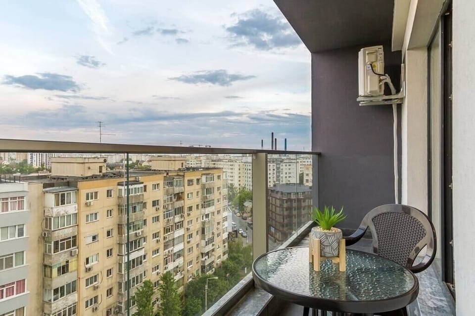 Balcony: Smoking Here!