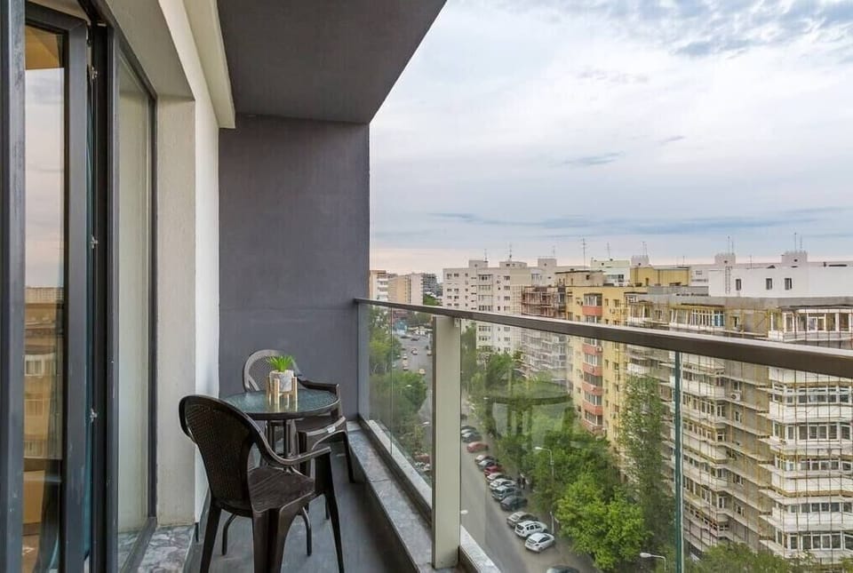 Balcony: Fascinating 9th Floor View & Fresh Air