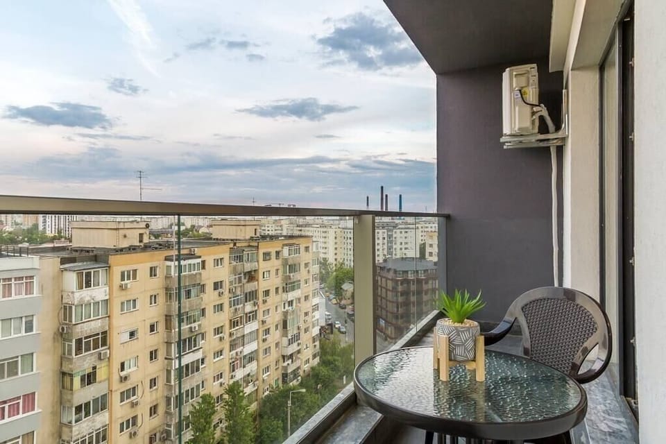 Balcony: Smoking Here!