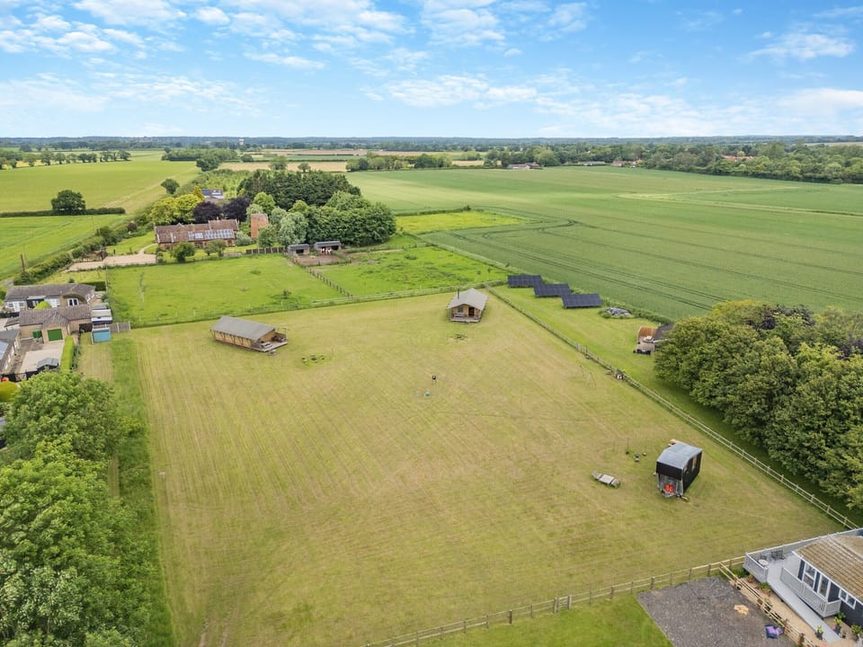 Double bedroom | Muntjac - Hawthorns Glamping, Foxley, near Dereham