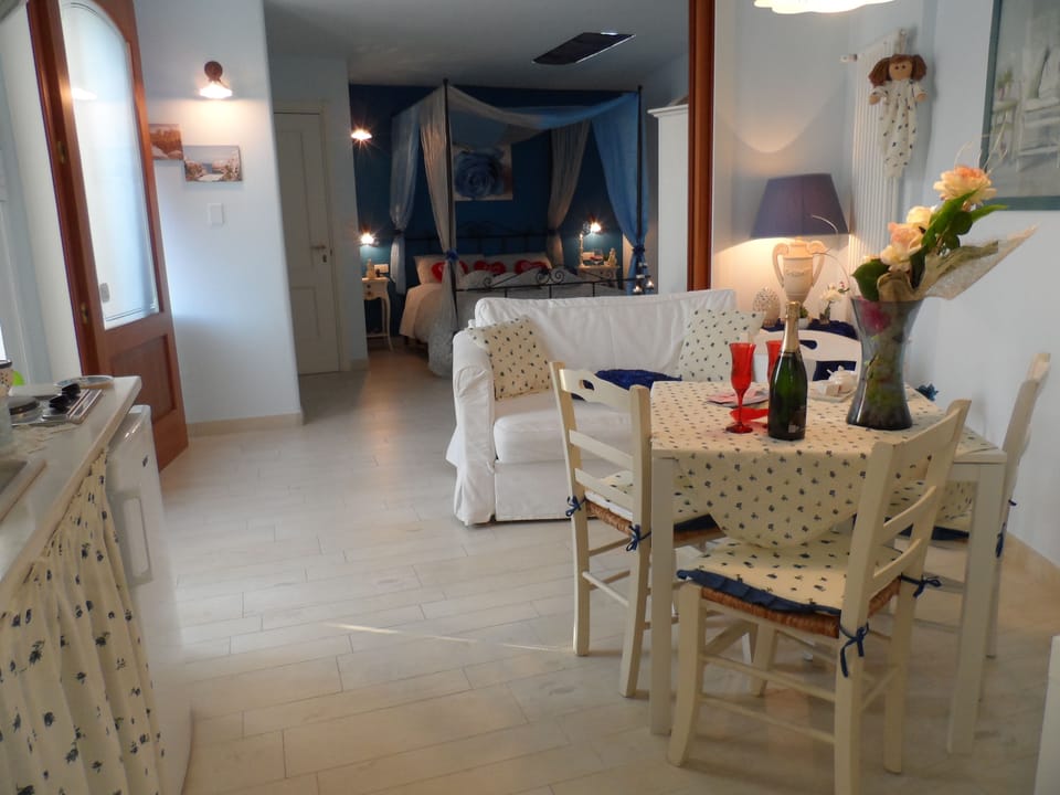 Double or Twin Room | Private kitchen | Fridge
