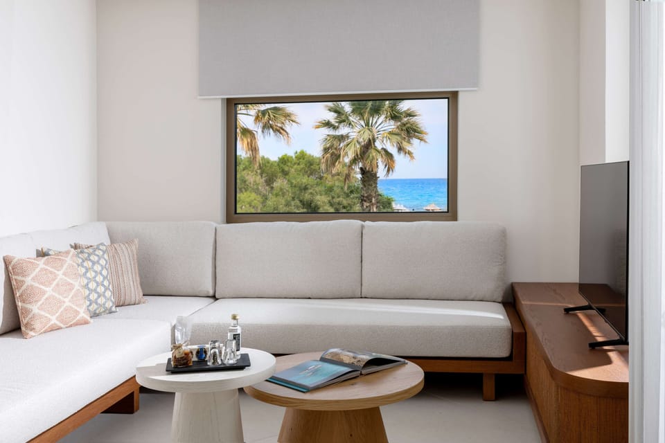 One-Bedroom Suite Sea View | Hypo-allergenic bedding, in-room safe, soundproofing, free WiFi