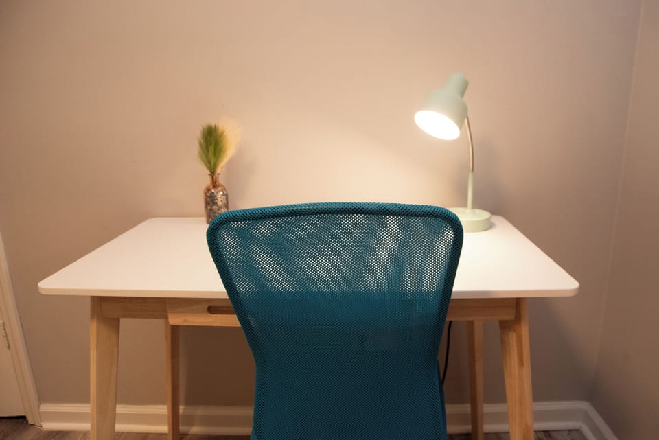 Bed 1 (Desk Area) (2)