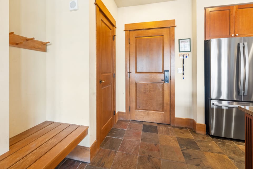 Condo, 3 Bedrooms | Interior