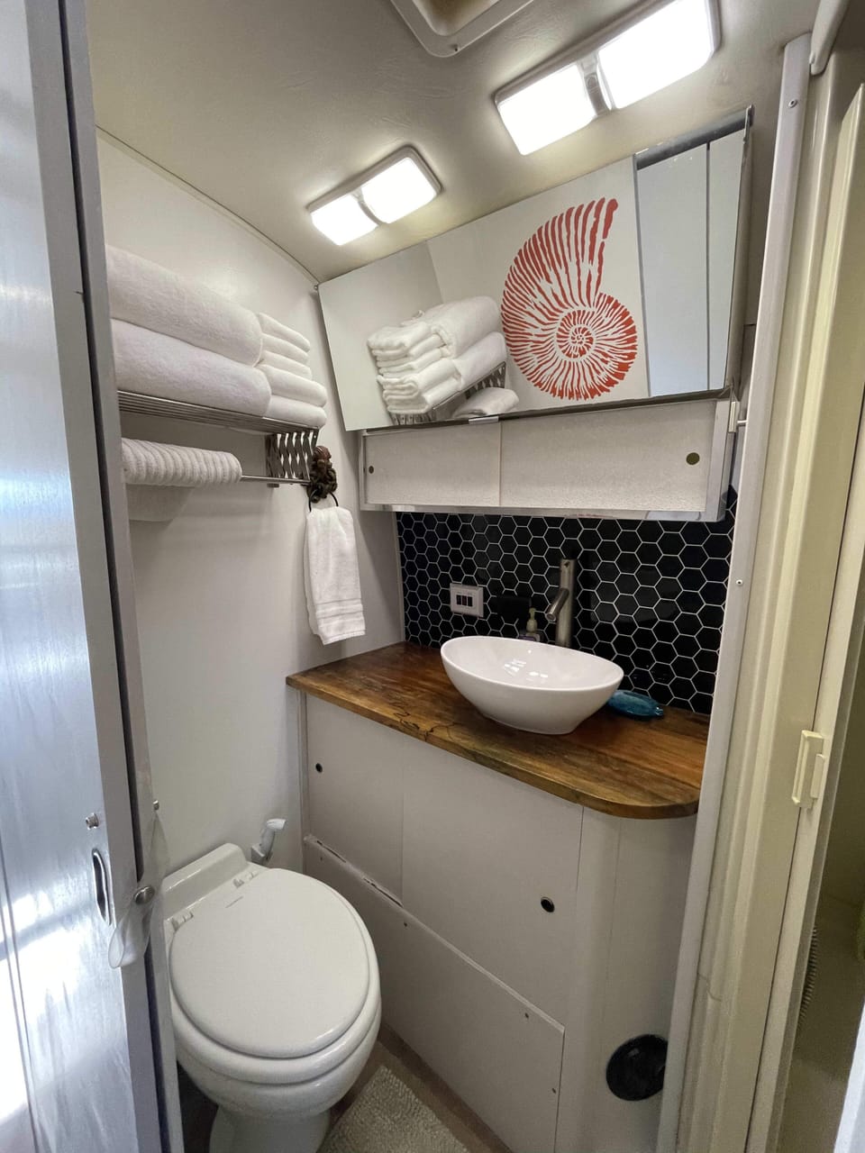 Safari half bath