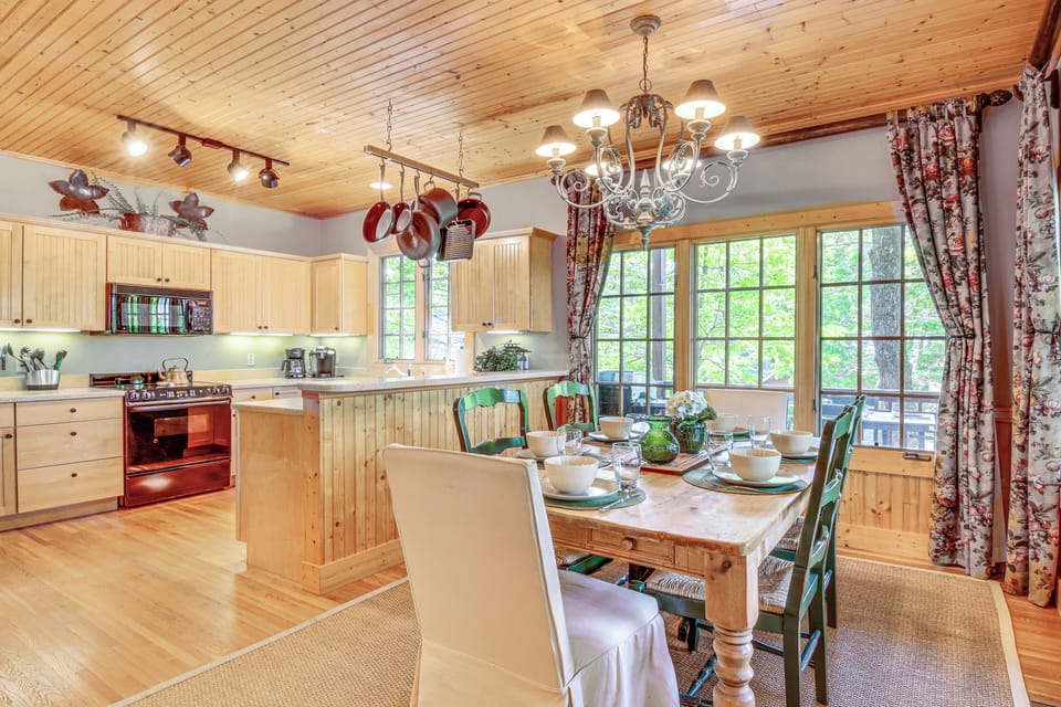Dining Area | Dishware/Flatware