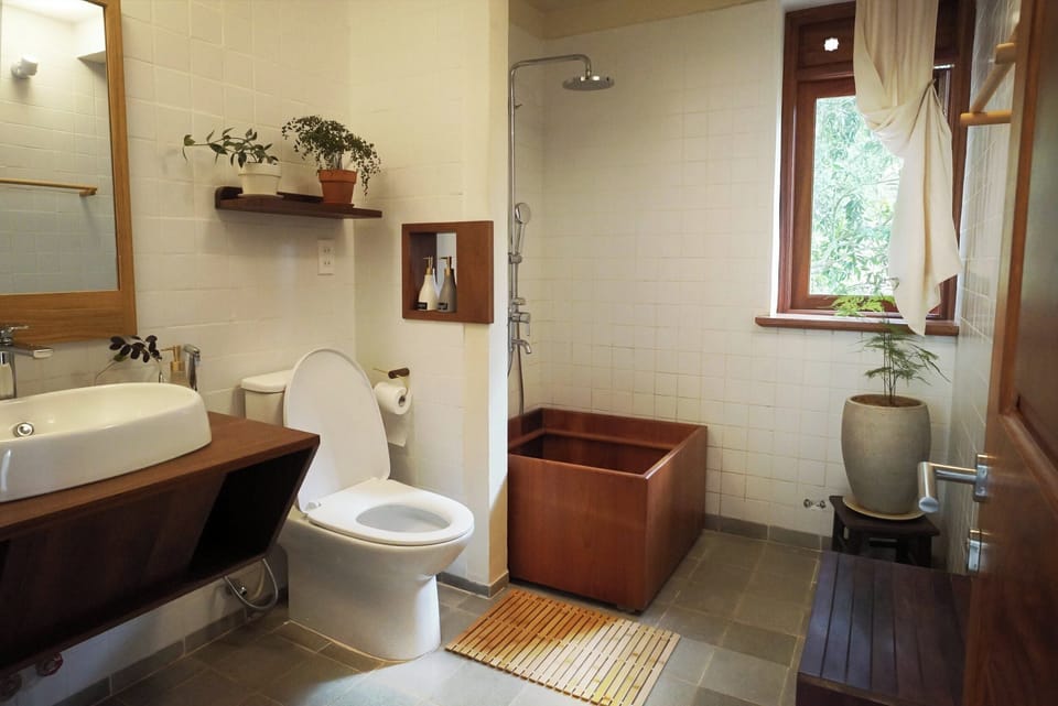 Deluxe Double Room, Valley View | Bathroom | Free toiletries, hair dryer, bathrobes, slippers