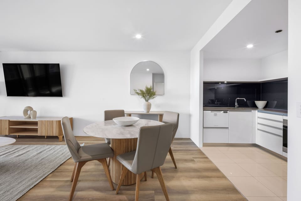 Open plan playout seamlessly connects kitchen, living and dining