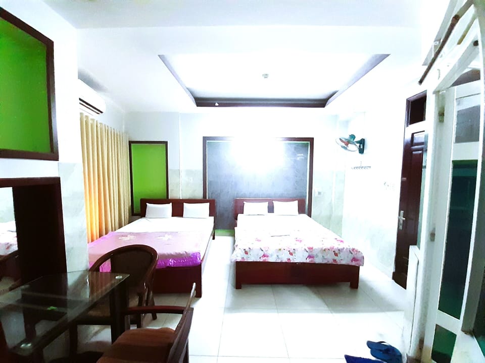 Family Room | Minibar, desk, laptop workspace, free WiFi