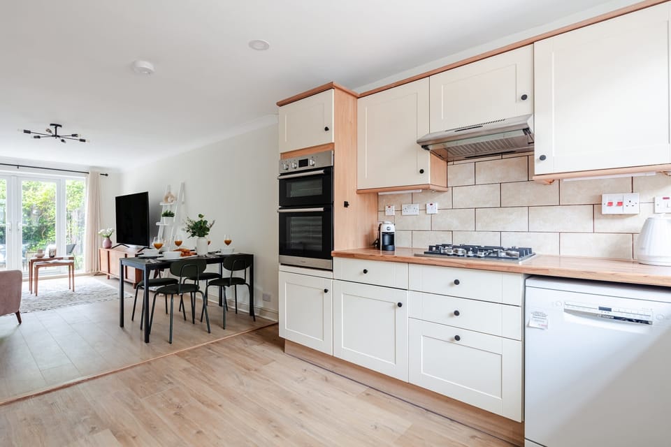 The kitchen and dining area