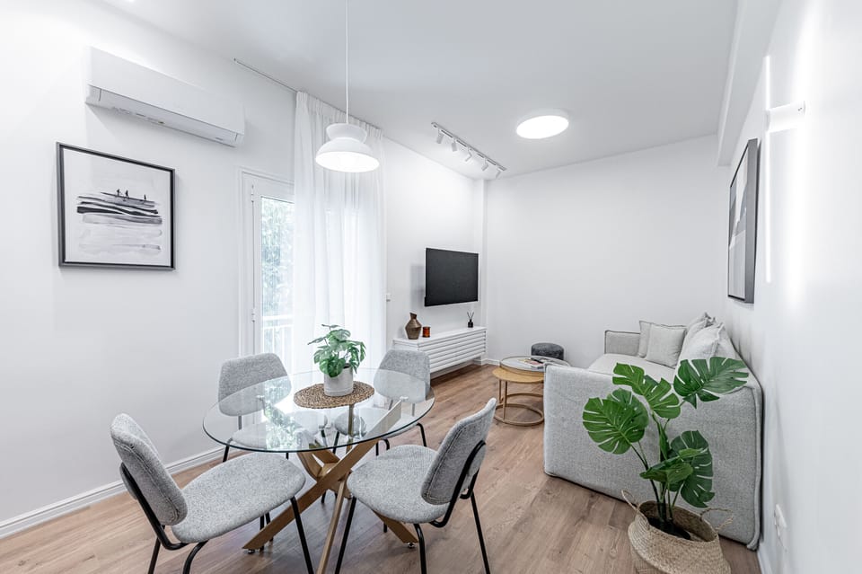 Luxury Apartment | 1 bedroom, in-room safe, blackout drapes, iron/ironing board