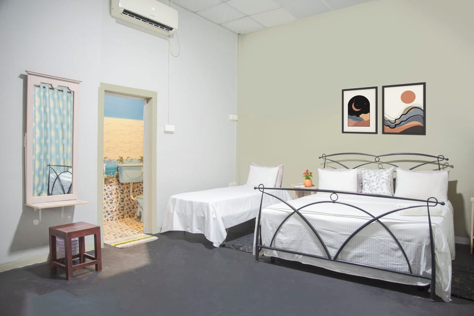 Superior Double Room | Desk, laptop workspace, iron/ironing board, free WiFi