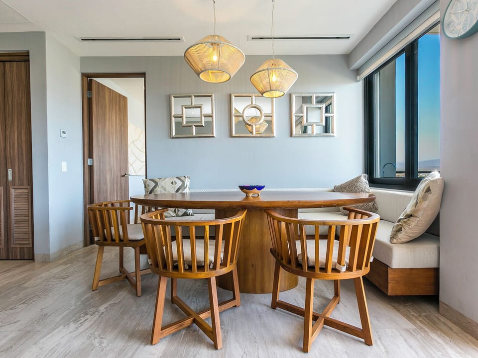 Dining table seats 6 comfortably