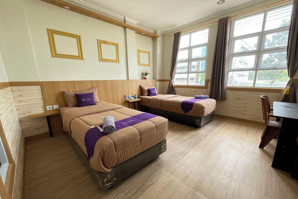Deluxe Twin Room | Desk, WiFi (free), individually decorated, bed sheets