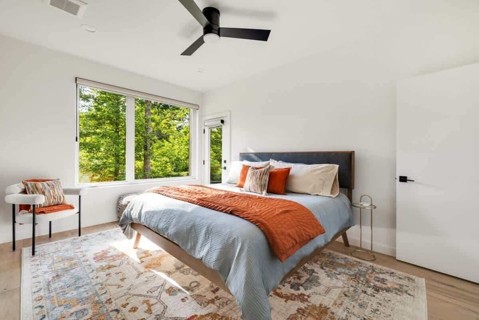 Relax in the main bedroom featuring a comfy bed, stylish decor, and a private en-suite bathroom. Your own cozy retreat after a day of adventure. 