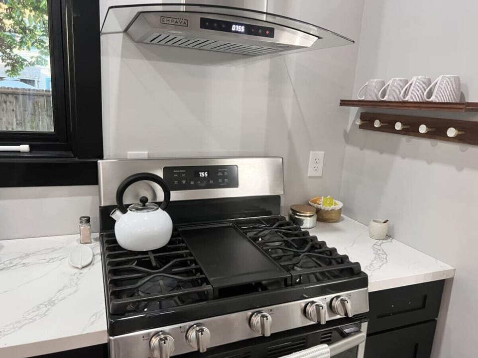 Morning coffee or midnight tea? This kitchen`s got you covered with style. Fuel up and let the cozy vibes brew!