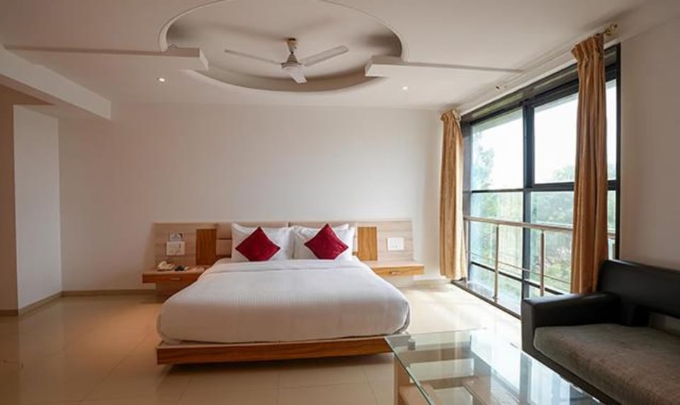 Deluxe Room | Egyptian cotton sheets, premium bedding, in-room safe, free WiFi