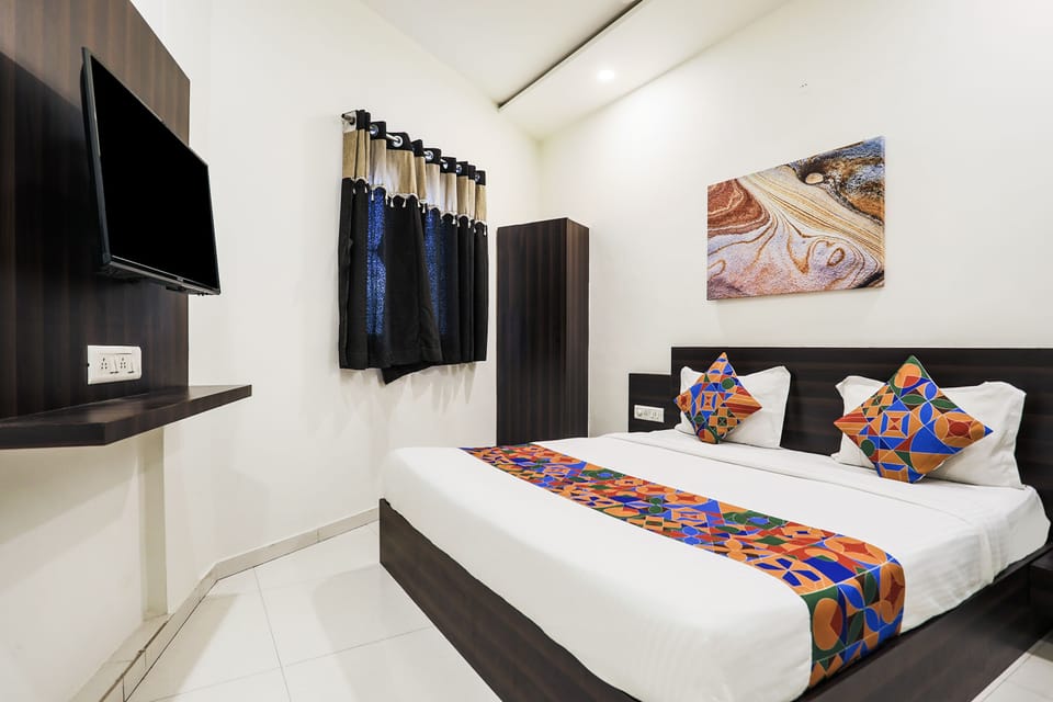 Egyptian cotton sheets, premium bedding, in-room safe, free WiFi