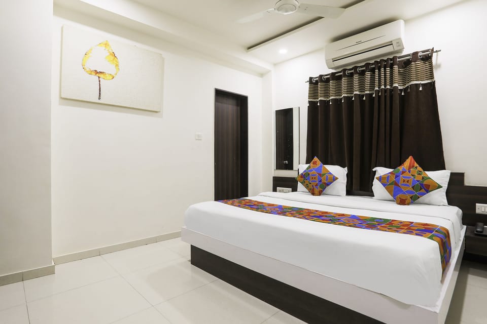 Deluxe Room | Egyptian cotton sheets, premium bedding, in-room safe, free WiFi