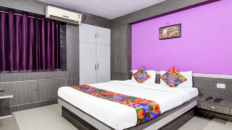 Deluxe Room | Egyptian cotton sheets, premium bedding, in-room safe, WiFi (free)