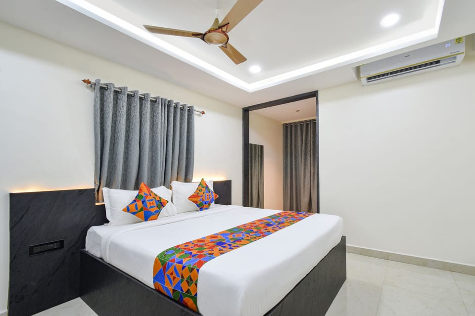 Egyptian cotton sheets, premium bedding, in-room safe, free WiFi