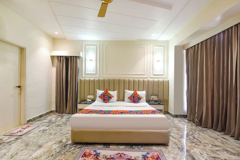 Egyptian cotton sheets, premium bedding, in-room safe, free WiFi