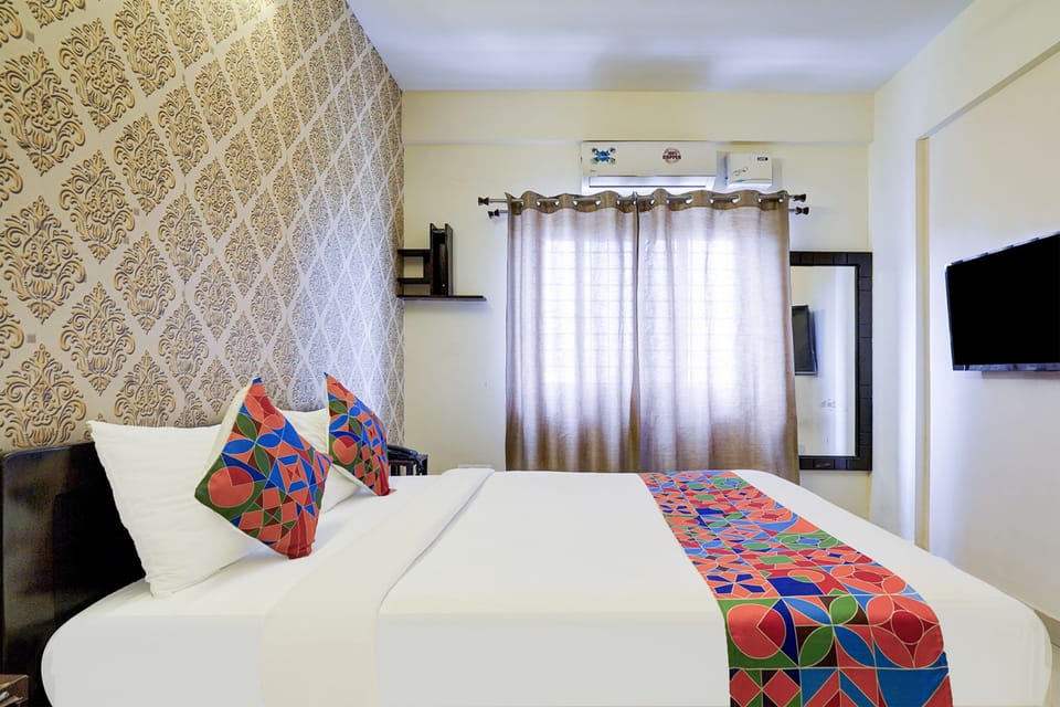 Egyptian cotton sheets, premium bedding, in-room safe, free WiFi
