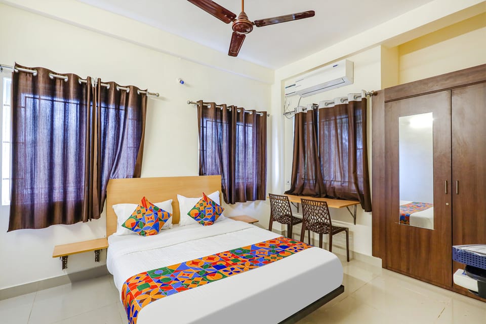 Egyptian cotton sheets, premium bedding, in-room safe, free WiFi