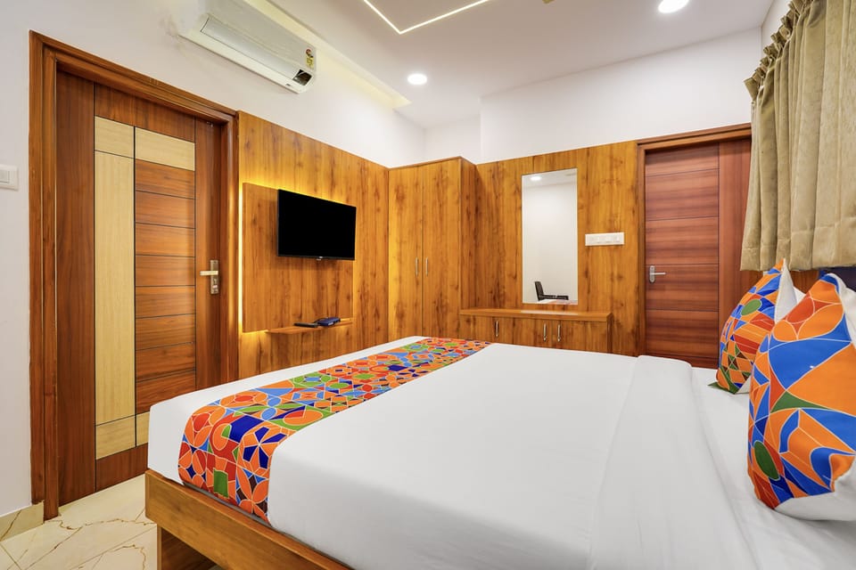 Egyptian cotton sheets, premium bedding, in-room safe, free WiFi