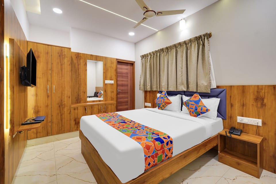 Egyptian cotton sheets, premium bedding, in-room safe, free WiFi