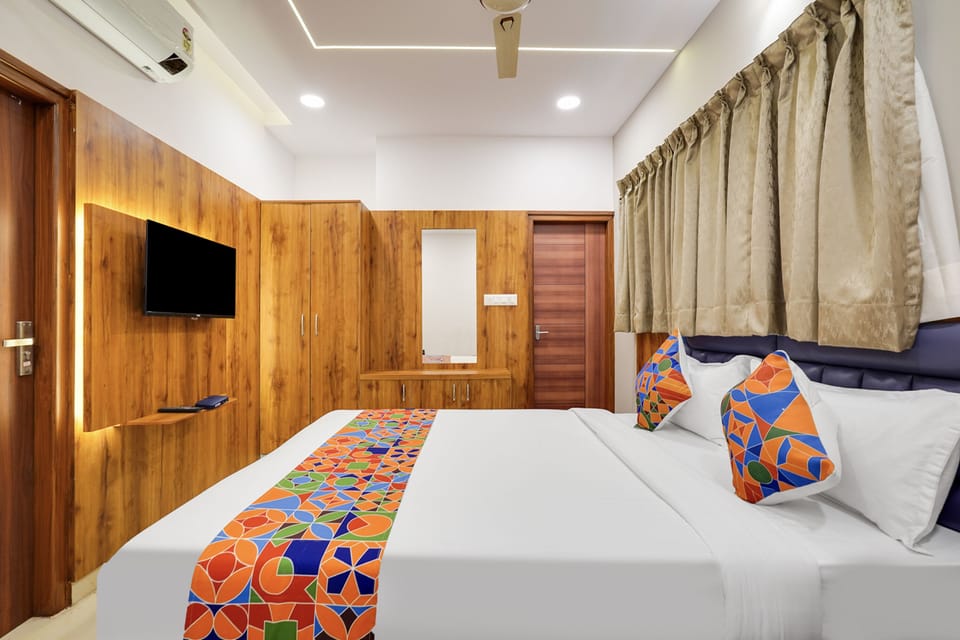 Egyptian cotton sheets, premium bedding, in-room safe, free WiFi